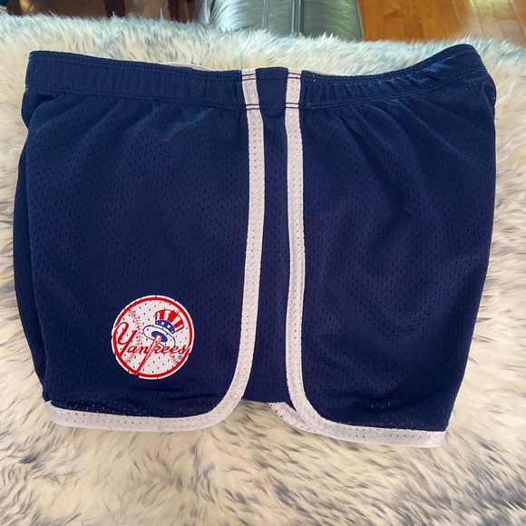 Shorts - Picture 2 of 7